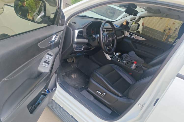 Used Great Wall Poer 2021 2.0T Commercial Version Automatic Diesel 4x4 Navigation-Ready Long-Box GW4D20M Driver Seat