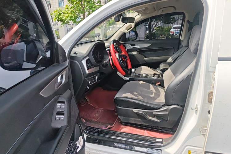 Used Great Wall Poer 2021 2.0T Commercial Version Automatic Diesel 4x4 Elite Long-Box GW4D20M Driver Seat