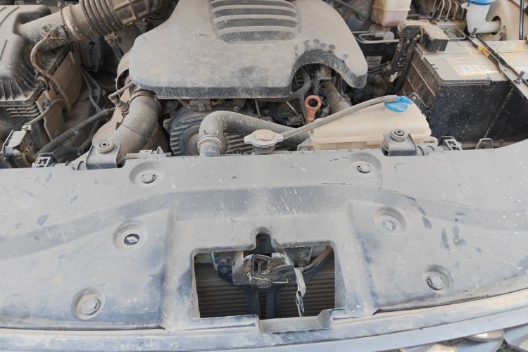 Used Great Wall Poer 2021 2.0T Commercial Version Manual Diesel 4x4 Elite Long-Box GW4D20M Engine Bay