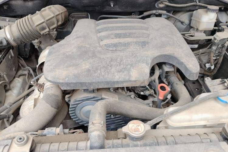 Used Great Wall Poer 2021 2.0T Commercial Version Automatic Diesel 4x4 Elite Long-Box GW4D20M Engine Bay