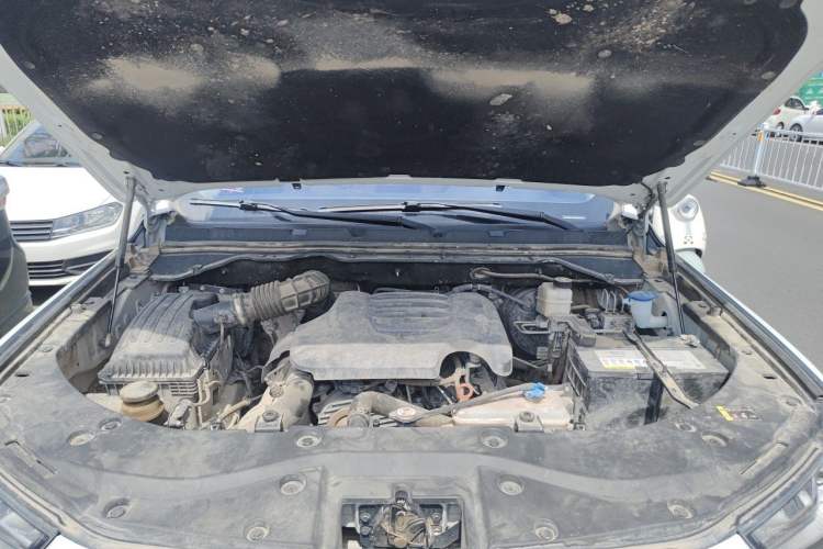 Used Great Wall Poer 2021 2.0T Commercial Version Manual Diesel 4x4 Elite Long-Box GW4D20M Engine Bay