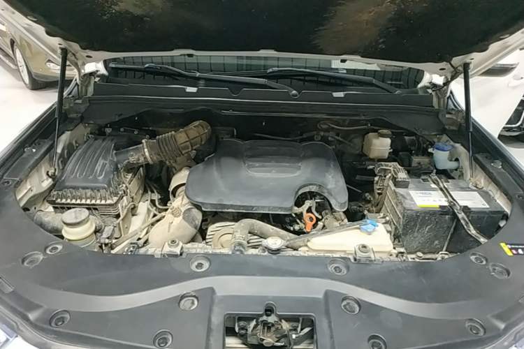 Used Great Wall Poer 2021 2.0T Commercial Version Automatic Diesel Two-Wheel Drive Elite Trim with Long Bed – GW4D20M Engine Bay