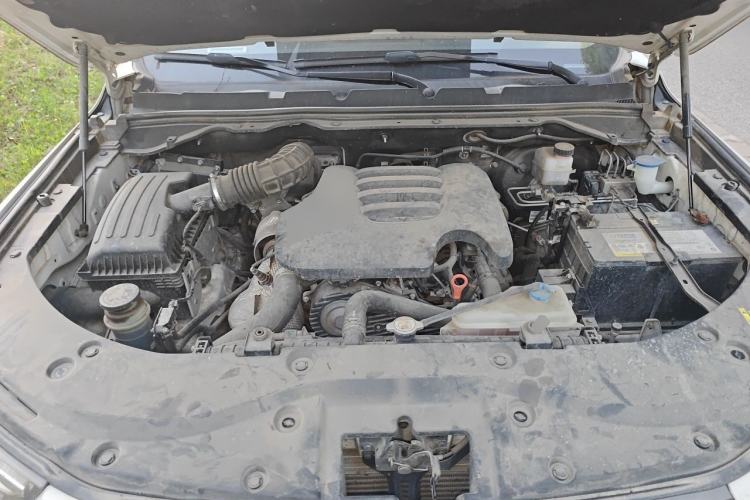 Used Great Wall Poer 2021 2.0T Commercial Version Automatic Diesel 4x4 Elite Long-Box GW4D20M Engine Bay
