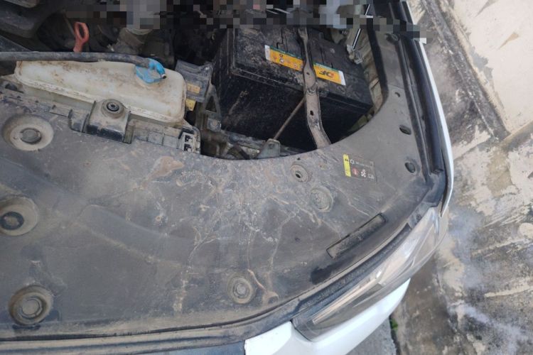 Used Great Wall Poer 2021 2.0T Commercial Version Manual Diesel 4x4 Elite Standard Box GW4D20M Engine Bay Left