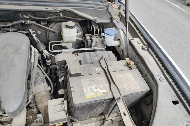 Used Great Wall Poer 2021 2.0T Commercial Version Automatic Diesel Two-Wheel Drive Elite Trim with Long Bed – GW4D20M Engine Bay Left