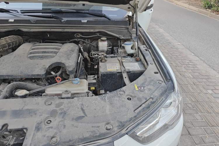 Used Great Wall Poer 2021 2.0T Commercial Version Automatic Diesel 4x4 Elite Long-Box GW4D20M Engine Bay Left