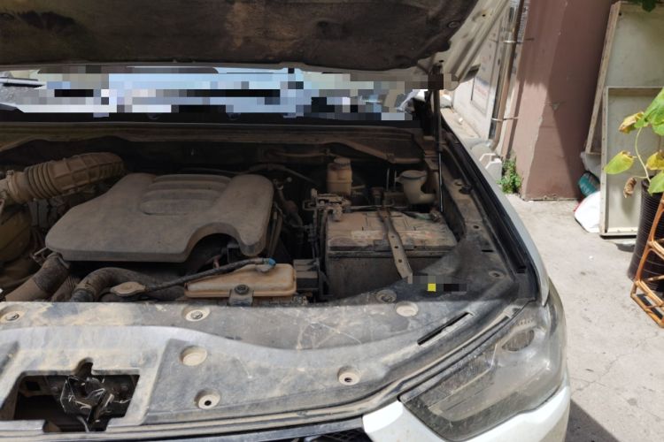 Used Great Wall Poer 2021 2.0T Commercial Version Automatic Diesel 4x4 Elite Long-Box GW4D20M Engine Bay Left