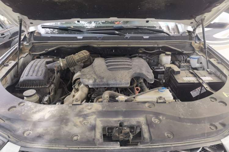 Used Great Wall Poer 2021 2.0T Commercial Version Automatic Diesel 4x4 Navigation-Ready Long-Box GW4D20M Engine Bay
