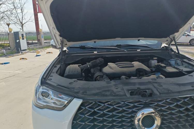Used Great Wall Poer 2021 2.0T Commercial Version Automatic Diesel Two-Wheel Drive Elite Trim with Long Bed – GW4D20M Engine Bay Right