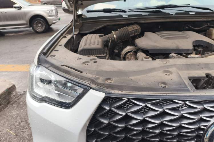 Used Great Wall Poer 2021 2.0T Commercial Version Automatic Diesel 4x4 Elite Long-Box GW4D20M Engine Bay Right
