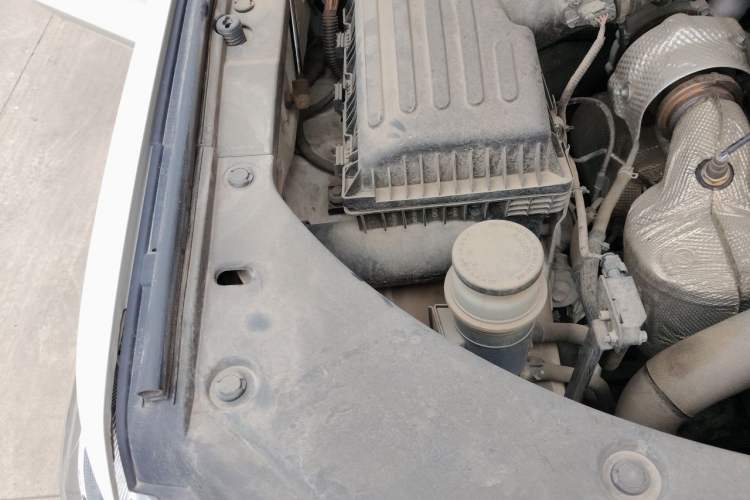 Used Great Wall Poer 2021 2.0T Commercial Version Automatic Diesel 4x4 Elite Long-Box GW4D20M Engine Bay Right