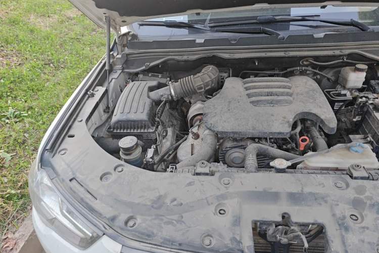 Used Great Wall Poer 2021 2.0T Commercial Version Automatic Diesel 4x4 Elite Long-Box GW4D20M Engine Bay Right