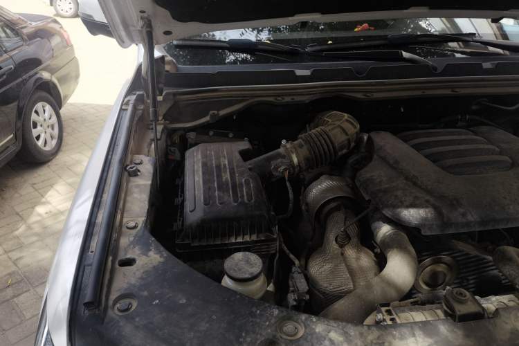 Used Great Wall Poer 2021 2.0T Commercial Version Automatic Diesel 4x4 Navigation-Ready Long-Box GW4D20M Engine Bay Right