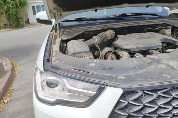 Used Great Wall Poer 2021 2.0T Commercial Version Manual Diesel 4x4 Elite Long-Box GW4D20M Engine Bay Right