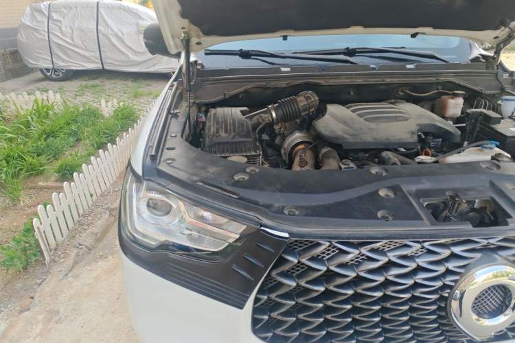 Used Great Wall Poer 2021 2.0T Commercial Version Automatic Diesel 4x4 Navigation-Ready Long-Box GW4D20M Engine Bay Right