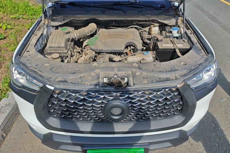 Used Great Wall Poer 2021 2.0T Commercial Version Automatic Diesel 4x4 Elite Long-Box GW4D20M Engine Bay