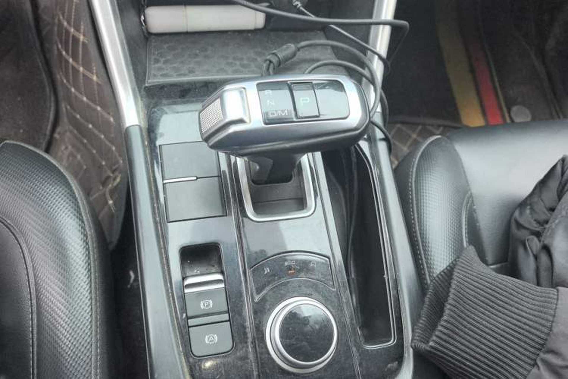 Used Great Wall Poer 2021 2.0T Commercial Version Automatic Diesel Two-Wheel Drive Elite Trim with Long Bed – GW4D20M Gear Lever