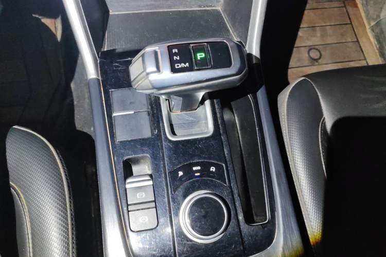 Used Great Wall Poer 2021 2.0T Commercial Version Automatic Diesel Two-Wheel Drive Elite Trim with Long Bed – GW4D20M Gear Lever