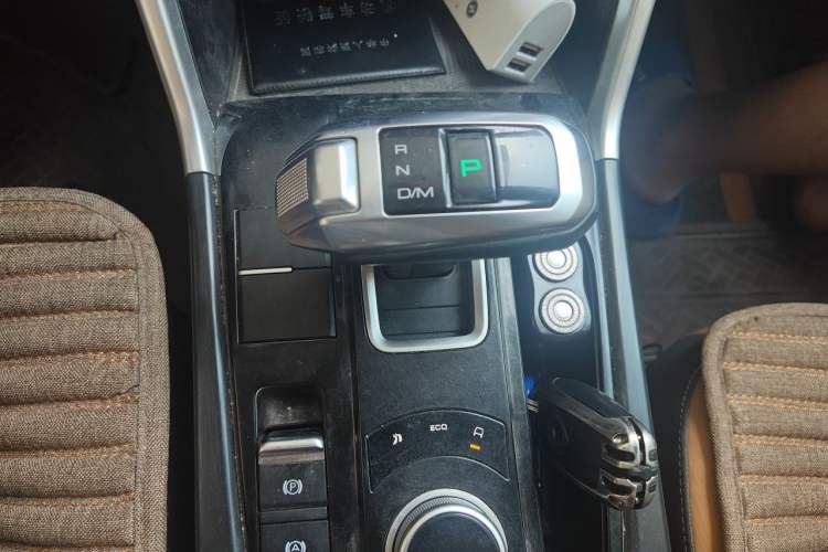 Used Great Wall Poer 2021 2.0T Commercial Version Automatic Diesel Two-Wheel Drive Elite Trim with Long Bed – GW4D20M Gear Lever