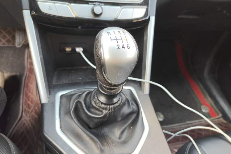 Used Great Wall Poer 2021 2.0T Commercial Version Manual Diesel 4x4 Elite Long-Box GW4D20M Gear Lever