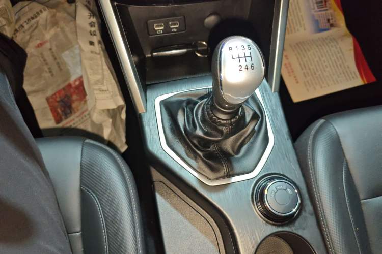 Used Great Wall Poer 2021 2.0T Commercial Version Manual Diesel 4x4 Elite Long-Box GW4D20M Gear Lever