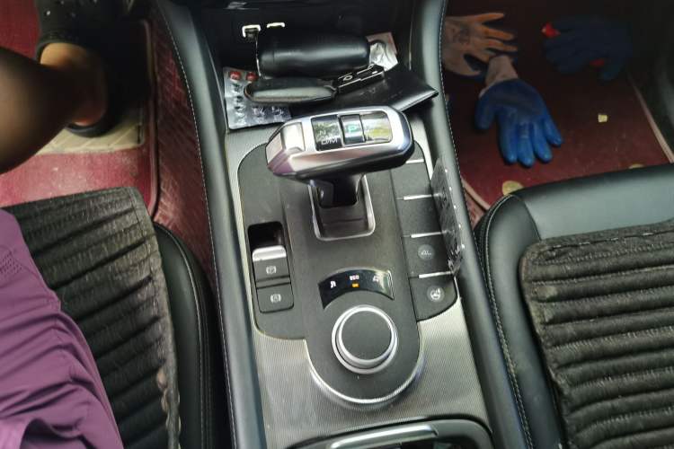 Used Great Wall Poer 2021 2.0T Global Version Automatic Diesel 4x4 Comfort Trim Standard Box GW4D20M Gear Lever