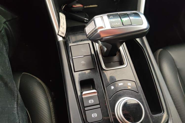 Used Great Wall Poer 2021 2.0T Commercial Version Automatic Diesel 4x4 Navigation-Type Standard Box GW4D20M Gear Lever