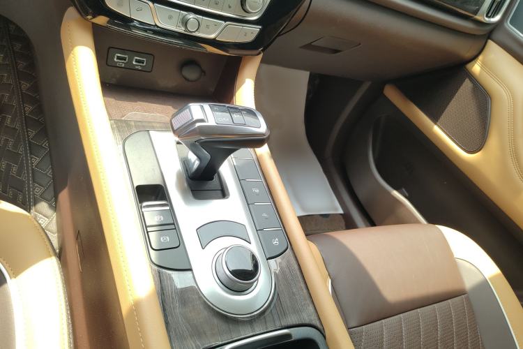 Used Great Wall Poer 2021 2.0T Global Version Automatic Gasoline 4x4 Prestige Standard Cab GW4C20B Gear Lever