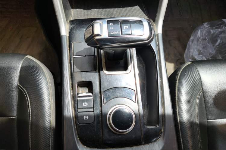 Used Great Wall Poer 2021 2.0T Commercial Version Automatic Diesel 4x4 Elite Long-Box GW4D20M Gear Lever