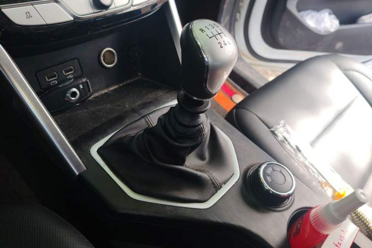 Used Great Wall Poer 2021 2.0T Commercial Version Manual Diesel 4x4 Elite Long-Box GW4D20M Gear Lever