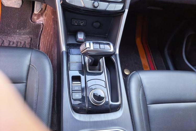 Used Great Wall Poer 2021 2.0T Commercial Version Automatic Gasoline 4x4 Elite Trim with Long Bed – GW4C20B Gear Lever