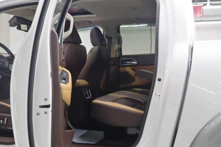 Used Great Wall Poer 2021 2.0T Global Version Automatic Gasoline 4x4 Prestige Standard Cab GW4C20B Interior 6