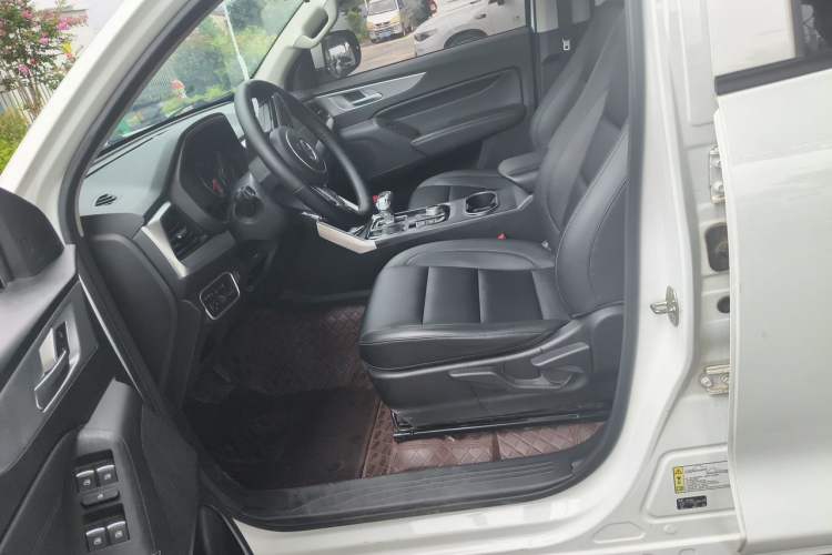 Used Great Wall Poer 2021 2.0T Commercial Version Automatic Diesel Two-Wheel Drive Elite Trim with Long Bed – GW4D20M Left Front Seat
