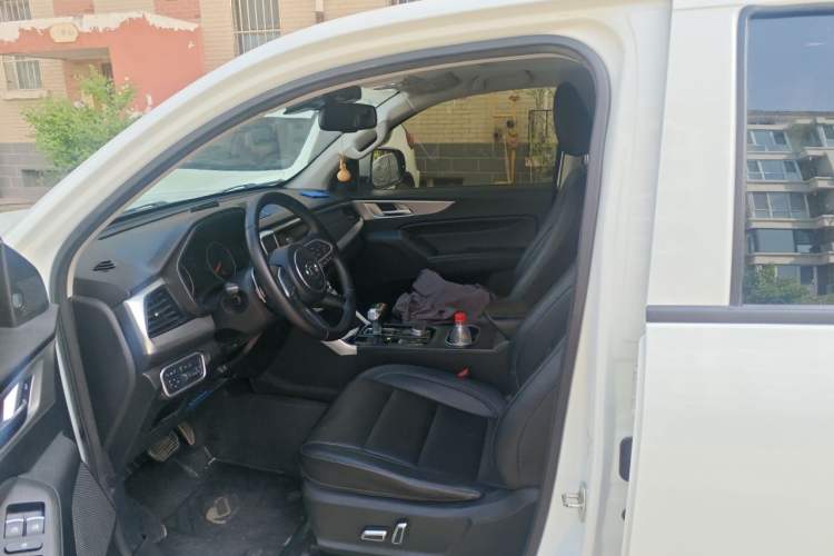 Used Great Wall Poer 2021 2.0T Commercial Version Automatic Diesel 4x4 Navigation-Ready Long-Box GW4D20M Left Front Seat