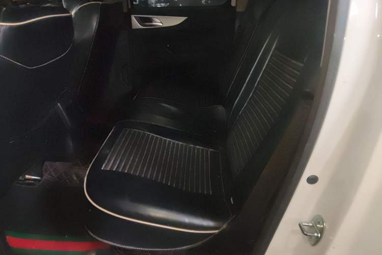 Used Great Wall Poer 2021 2.0T Commercial Version Automatic Gasoline 4x4 Elite Trim with Long Bed – GW4C20B Left Rear Seat