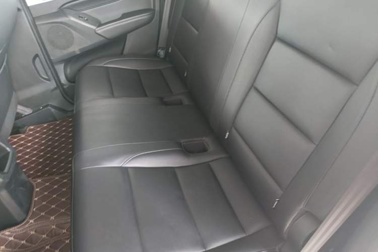 Used Great Wall Poer 2021 2.0T Commercial Version Manual Diesel Two-Wheel Drive Elite Long-Box GW4D20M Left Rear Seat