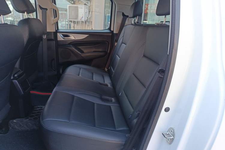 Used Great Wall Poer 2021 2.0T Commercial Version Manual Diesel Two-Wheel Drive Elite Long-Box GW4D20M Left Rear Seat