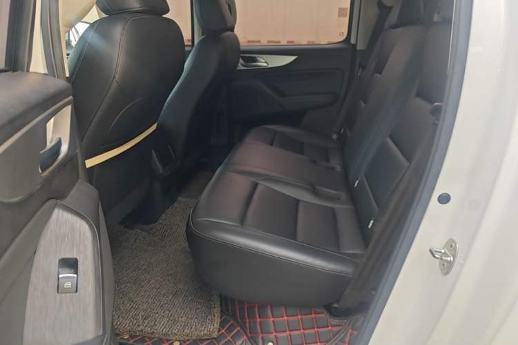 Used Great Wall Poer 2021 2.0T Commercial Version Automatic Diesel Two-Wheel Drive Elite Trim with Long Bed – GW4D20M Left Rear Seat
