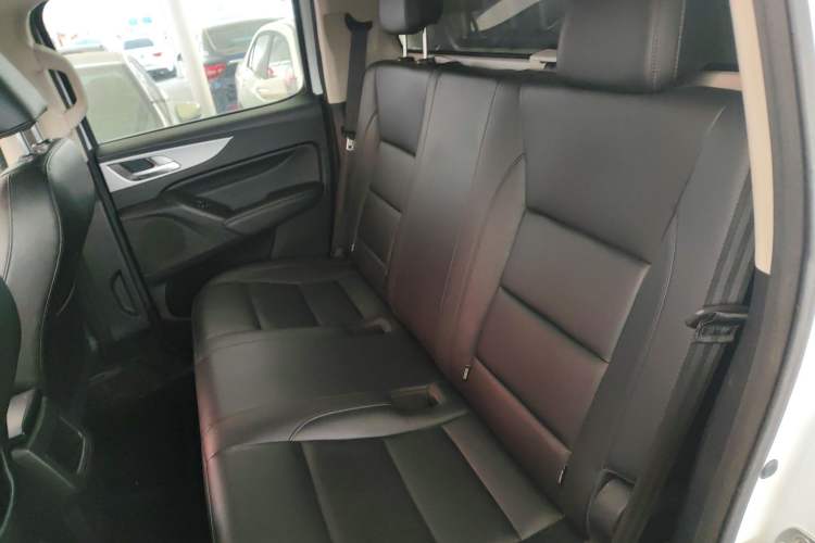 Used Great Wall Poer 2021 2.0T Commercial Version Automatic Diesel 4x4 Navigation-Type Standard Box GW4D20M Left Rear Seat