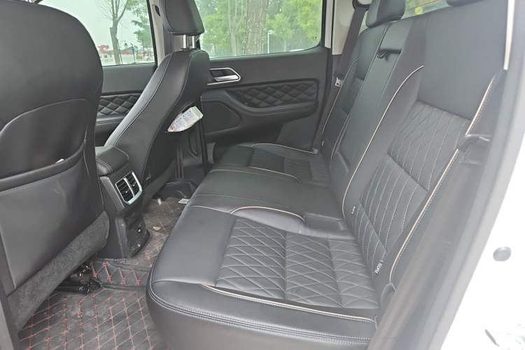 Used Great Wall Poer 2021 2.0T Global Version Automatic Gasoline 4x4 Comfort Trim Standard Cab GW4C20B Left Rear Seat