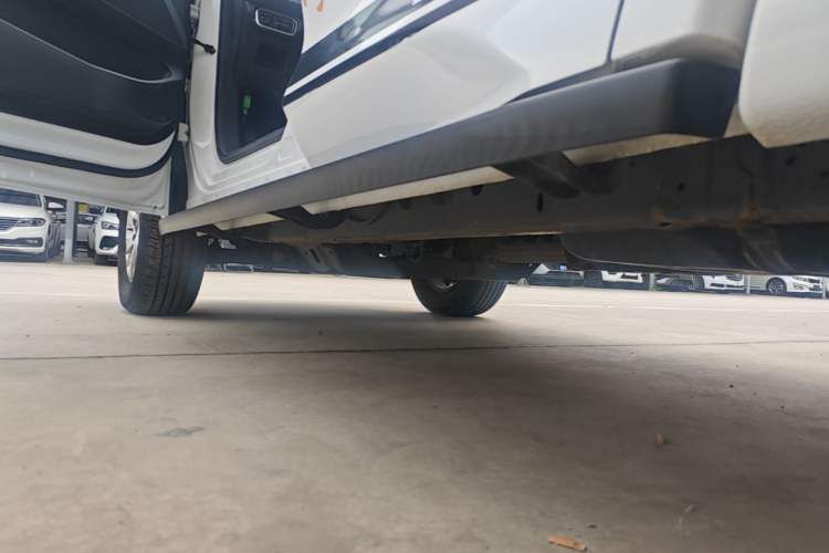 Used Great Wall Poer 2021 2.0T Commercial Version Automatic Diesel Two-Wheel Drive Elite Trim with Long Bed – GW4D20M Left Side Sill