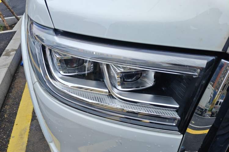Used Great Wall Poer 2021 2.0T Global Version Passenger Automatic Diesel Two-Wheel Drive Comfort Trim Standard Cab GW4D20M Right Front Headlight