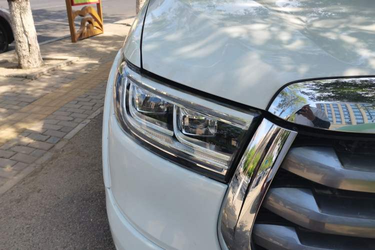 Used Great Wall Poer 2021 2.0T Global Version Automatic Diesel 4x4 Comfort Trim Standard Box GW4D20M Right Front Headlight