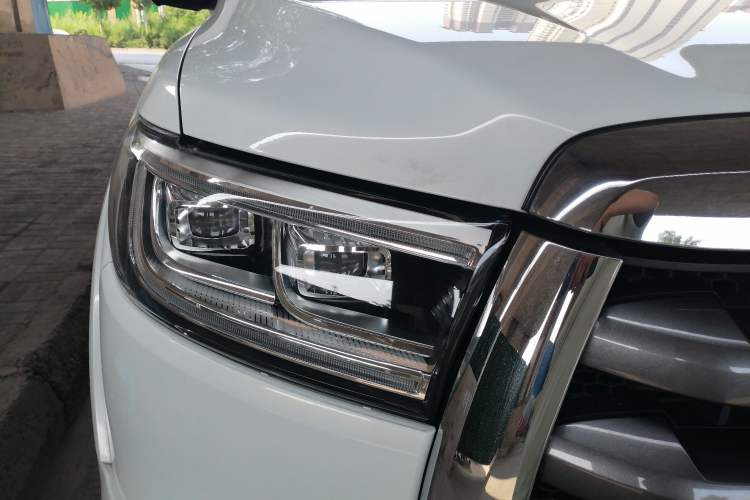 Used Great Wall Poer 2021 2.0T Global Version Automatic Gasoline 4x4 Comfort Trim Standard Cab GW4C20B Right Front Headlight