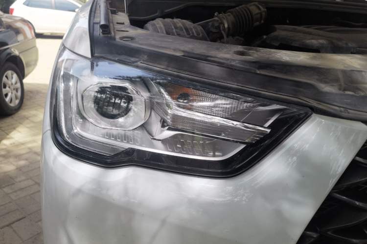 Used Great Wall Poer 2021 2.0T Commercial Version Automatic Diesel 4x4 Navigation-Ready Long-Box GW4D20M Right Front Headlight