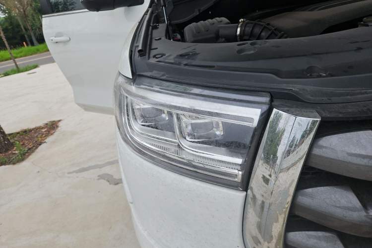 Used Great Wall Poer 2021 2.0T Global Version Automatic Gasoline 4x4 Comfort Trim Standard Cab GW4C20B Right Front Headlight