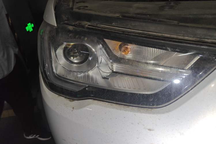 Used Great Wall Poer 2021 2.0T Commercial Version Automatic Diesel 4x4 Elite Long-Box GW4D20M Right Front Headlight