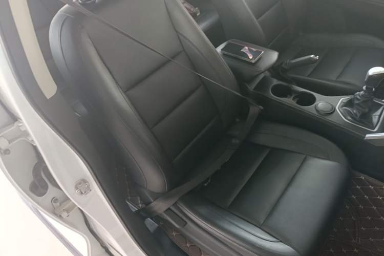 Used Great Wall Poer 2021 2.0T Commercial Version Manual Diesel Two-Wheel Drive Elite Long-Box GW4D20M Right Front Seat