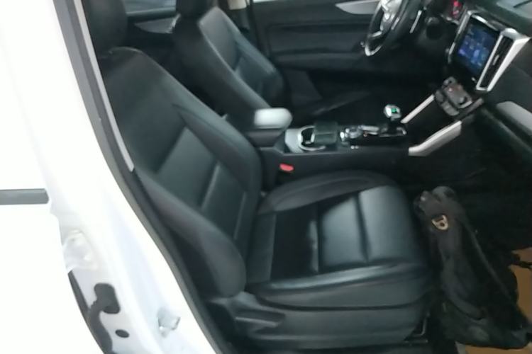 Used Great Wall Poer 2021 2.0T Commercial Version Automatic Diesel Two-Wheel Drive Elite Trim with Long Bed – GW4D20M Right Front Seat