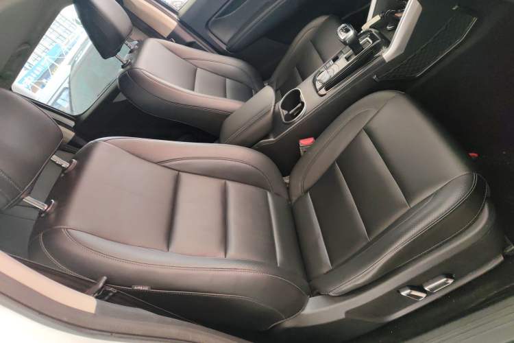 Used Great Wall Poer 2021 2.0T Commercial Version Automatic Diesel 4x4 Navigation-Type Standard Box GW4D20M Right Front Seat